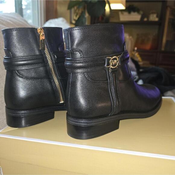 Michael Kors Mindy Leather Boot - Picture 2 of 12